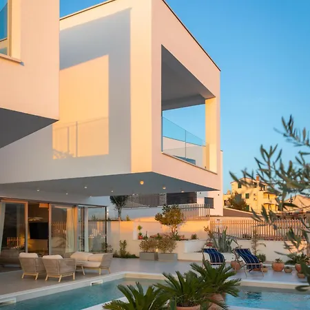 White One Villa *